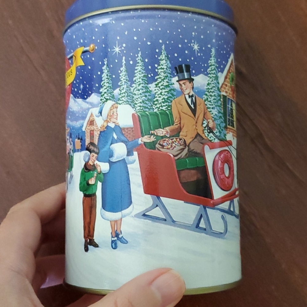 Vintage 1992 Lifesavers Christmas tin for storage - Picture 7 of 7